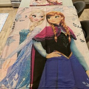 Duvet Cover for toddler bed. Frozen. 51 x 36 inch